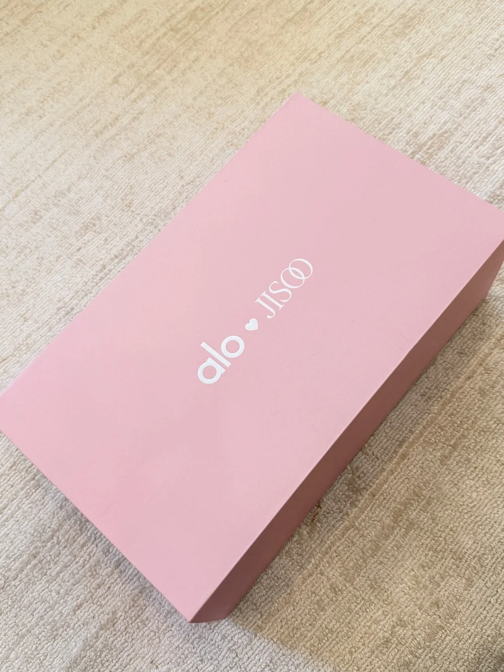 ALO Yoga tag brand